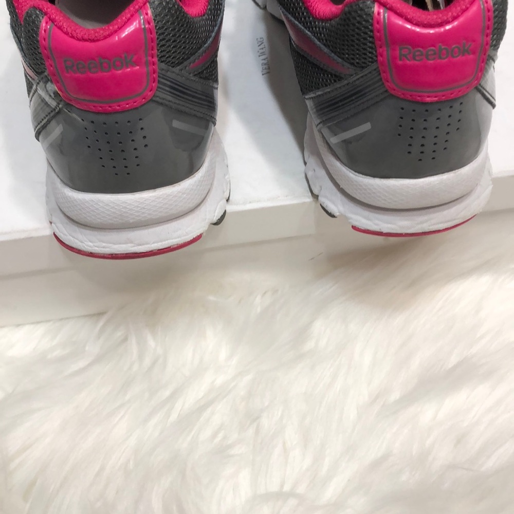 Reebok gray and pink sneakers size 8.5 - Picture 5 of 8